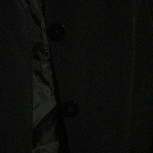 Sleek & Simple Coat - Picture 9 of 10